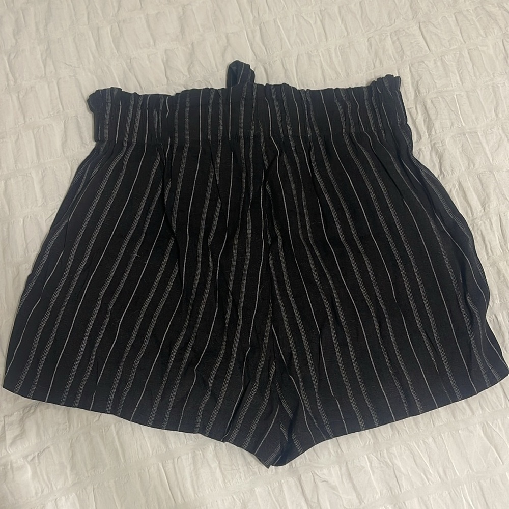 Shorts - Picture 2 of 3